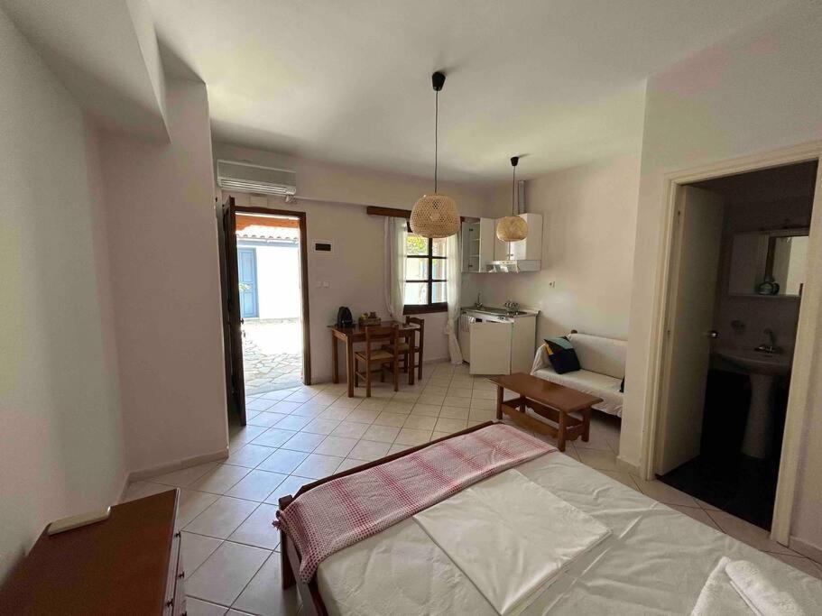 Cozy Studio In Skala, Agistri Apartment Ngoại thất bức ảnh